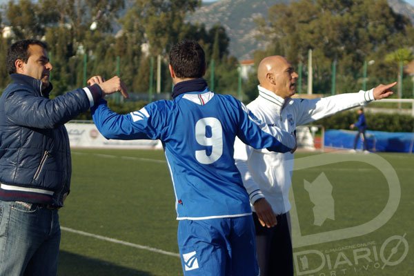 Omar Delizos festeggiato dal diesse Fantoni